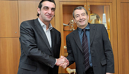 Ralf Minge (l.) und DFB-Generalsekretär Wolfgang Niersbach