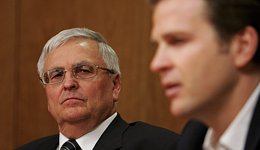 DFB-Präsident Dr. Theo Zwanziger (l.) und Teammanager Oliver Bierhoff finden keinen Konsens