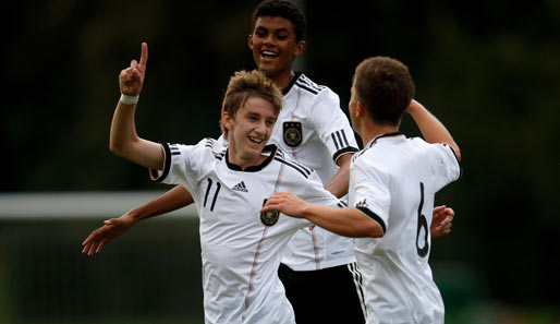 Mönchengladbachs Sinan Kurz (l.) erzielte das 2:0 gegen Schottland