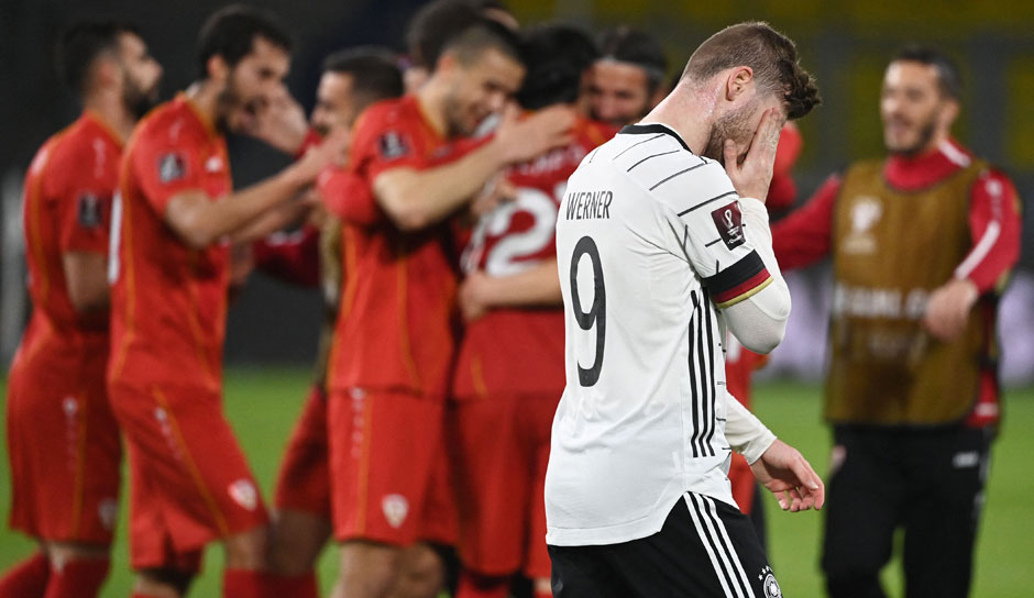Die DFB-Elf blamierte sich bei der 1:2-Pleite gegen Nordmazedonien bis auf die Knochen. Für die internationale Presse natürlich ein gefundenes Fressen. SPOX zeigt die Pressestimmen zur denkwürdigen Niederlage.