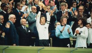 Franz Beckenbauer: Führte die Welt- und Europameistermannschaft von 1972 und 1974 als Kapitän an. Der "Kaiser" perfektionierte das Libero-Spiel und ist bis heute der einzige Deutsche, der sowohl als Spieler als auch als Trainer Weltmeister wurde.
