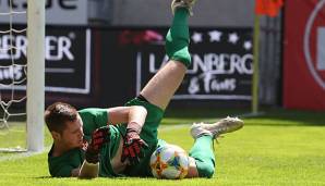 Lennart Grill kämpft mit Markus Schubert um den Platz zwischen den Pfosten bei der U21.