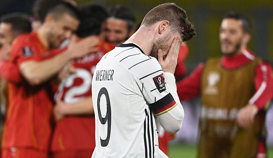 Das DFB-Team hat sich in der WM-Quali in Duisburg beim 1:2 gegen Nordmazedonien bis auf die Knochen blamiert. So reagiert das Netz.