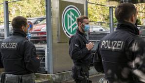 7. Oktober 2020: Die Staatsanwaltschaft Frankfurt/Main durchsucht bei einer Razzia die Geschäftsräume des DFB sowie die Privatwohnungen von gegenwärtigen und ehemaligen Verbands-Funktionären.