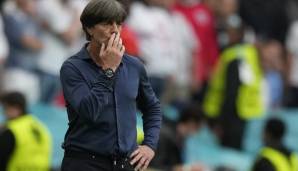 Am 29. Juni endete die Ära Löw endgültig. Mit 0:2 scheidet Deutschland im EM-Achtelfinale gegen England aus. Das DFB-Team kassierte in den vier EM-Spielen sieben Gegentore und gewann nur einmal. "Die Mannschaft muss reifen", sagte Löw anschließend.