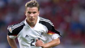 2. LUKAS PODOLSKI - Alter bei Debüt: 19 Jahre, 19 Tage. Prinz Poldi gab sein Debüt bei der EM 2004 beim 1:2 gegen Tschechien. Deutschland flog in der Vorrunde raus.