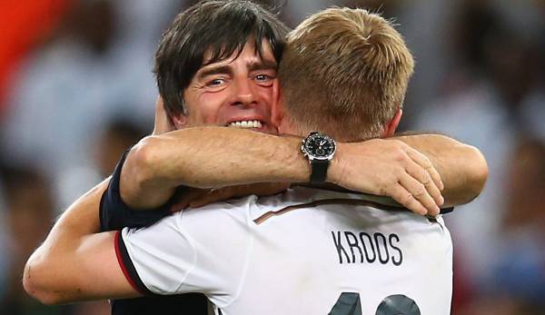 Toni Kroos und Joachim Löw gewannen 2014 den WM-Titel in Brasilien.