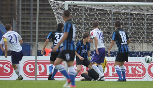 Paul Thomik (l.) trifft in Saarbrücken zum goldenen Tor für den VfL Osnabrück