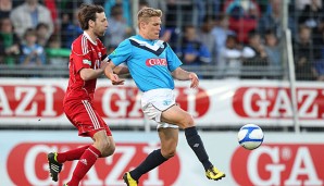 Fabio Leutenecker (r.) bleibt den Kickers erhalten