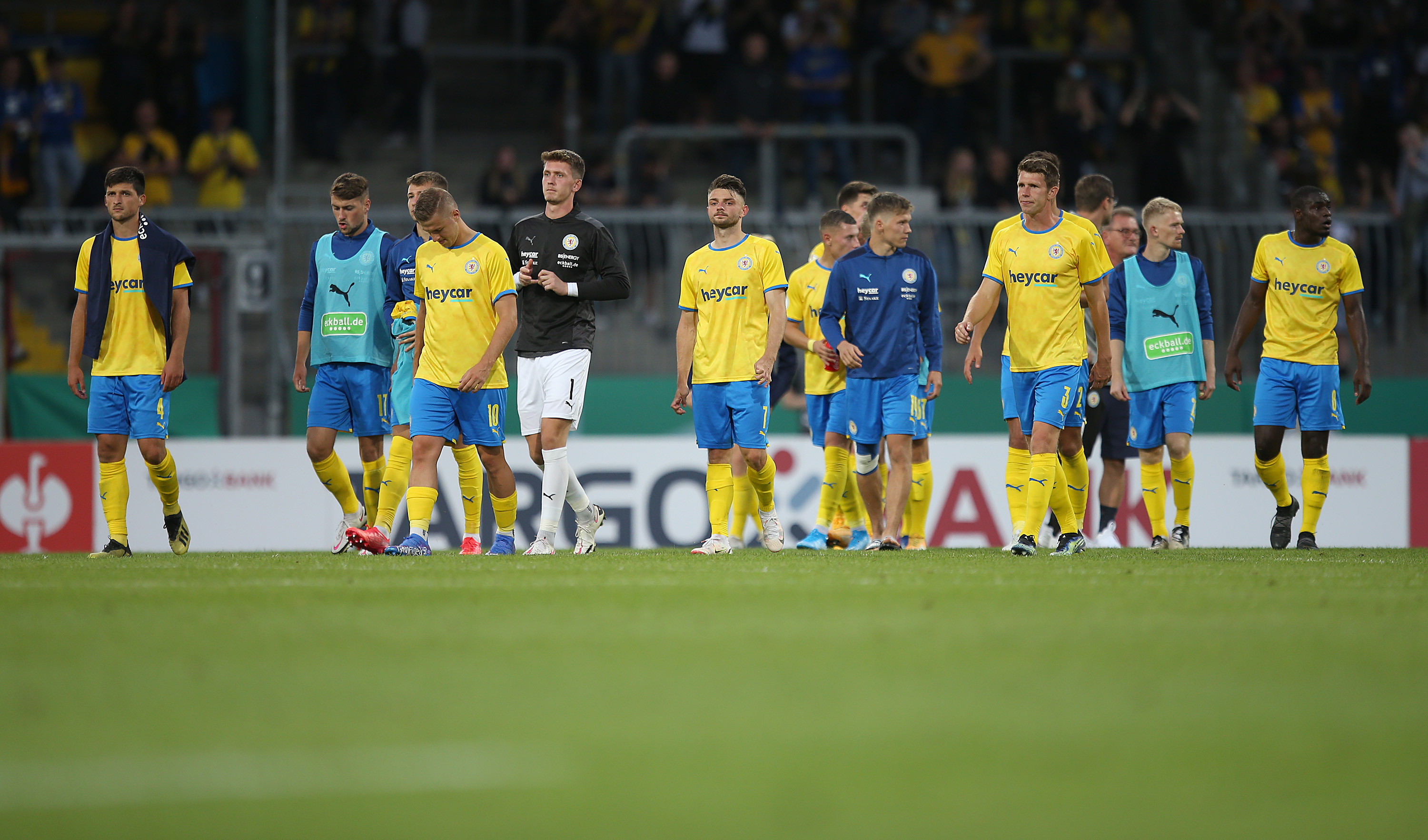 Die Niedersachsen aus Braunschweig sind im Pokal knapp gegen den HSV ausgeschieden.
