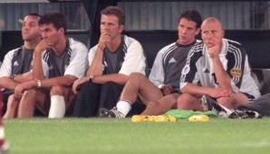 Als Deutschland bei der EM 2000 auf Portugal in Gruppe A traf, waren die Iberer schon durch und schonten ihre Stars. Was folgte, war eine Blamage sondergleichen für den DFB - 0:3 und EM-Aus als Gruppenletzter. Wir blicken auf die damaligen Teams zurück.