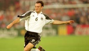 JENS NOWOTNY. Zehn Jahre lief der IV für Leverkusen auf, sein letztes von 48 Länderspielen bestritt er im August 2006. Musste seine Karriere aufgrund von Knieproblemen beenden und arbeitete danach als Berater, Gastronom und engagiert sich sozial.