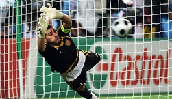 italien-spanien-casillas-514_251x145