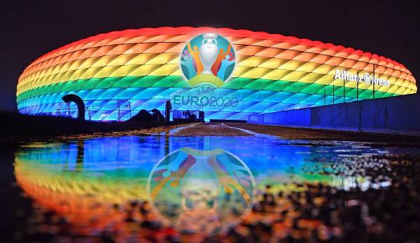 Die UEFA hat auf die Kritik an der Entscheidung in der Regenbogen-Frage reagiert und präsentierte sich selbst bunt. "Die UEFA ist stolz darauf, heute die Farben des Regenbogens zu tragen", schrieb der Verband. Das Netz reagierte erneut kritisch ...