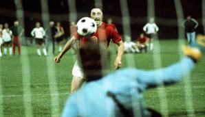 Trotz Umbruchs nach der WM '74 gelang der BRD der Sprung ins EM-Finale gegen die Tschechoslowakei, das erst im Elfmeterschießen entschieden wurde. Antonin Panenka verewigte sich durch einen Lupfer in die Tormitte, nachdem Uli Hoeneß verschossen hatte.