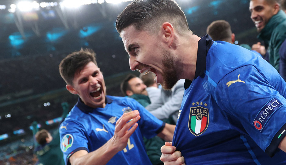 Italiensteht im Finale der EM 2021! Die Squadra Azzurra gewann das Halbfinalspiel gegen Spanien in London mit 5:3 nach Elfmeterschießen. Hier gibt es die Noten und Einzelkritiken aller eingesetzten Spieler.