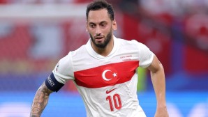 Hakan Calhanoglu kann nach abgesessener Gelbsperre heute wieder für die Türkei spielen.