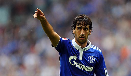 Da geht's lang: Raul und seine Schalker wollen HJK Helsinki im Rückspiel noch abfangen