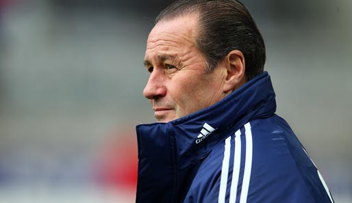 Schalke-Trainer Huub Stevens hat die Reise zum Spiel in Haifa nicht angetreten