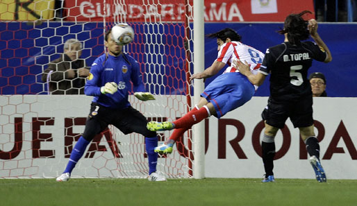 Radamel Falcao (M.) erzielte per Kopf das 1:0 für Atletico Madrid