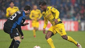 Michy Batshuayi im Zweikampf im Spiel gegen Atalanta Bergamo