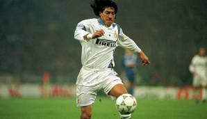 IVAN ZAMORANO: Der stolze Chilene spielte von 1996 bis 2001 bei Inter, anschließend ging es zurück nach Südamerika, wo 2003 bei Colo-Colo Schluss war. Musste 1998 nach Inters Deal mit Nike seine 9 an Ronaldo abtreten und spielte dann mit der "1+8".