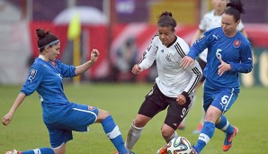 Lena Lotzen (M.) kehrt nach ihrem Kreuzbandriss wieder in der Kader der Nationalmannschaft zurück
