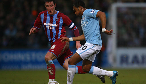 Manchester City hat Robinho (r.) derzeit an den FC Santos in Brasilien ausgeliehen