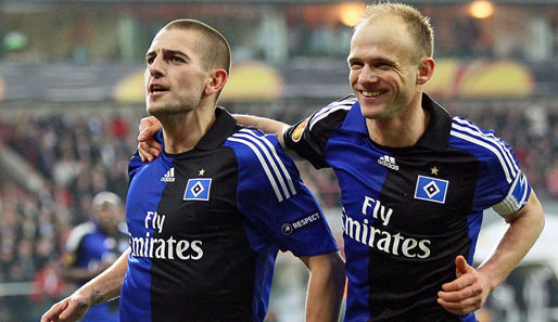 Mladen Petric (l.) sorgte mit einem Doppelpack für den Europa-League-Halbfinaleinzug des HSV