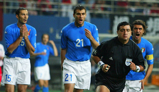 WM 2002: Beim Spiel Italien - Südkorea sorgte Moreno mit fragwürdigen Entscheidungen für Aufsehen