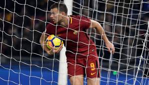 Edin Dzeko zu Chelsea: Die Blues suchen händeringend nach einem Angreifer, der Platzhirsch Alvaro Morata (mindestens) Feuer unterm Hintern machen kann. Der Bosnier könnte zusammen mit Emerson von der Roma kommen. Da sind sich die englischen Medien einig.