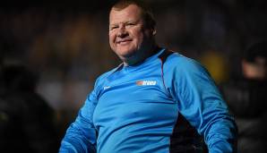 WAYNE SHAW: Der Ersatztorwart von Sutton United erlangte Bekanntheit, als er im FA-Cup gegen den FC Arsenal einen Burger auf der Bank verdrückte. Da Wetten auf seine Fressattacke platziert wurden, musste er daraufhin seine Karriere leider beenden.