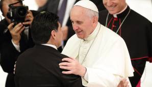 Papst Franziskus aus Argentinien ist über den Tod der Fußball-Legende Diego Maradona informiert worden und betet für ihn.
