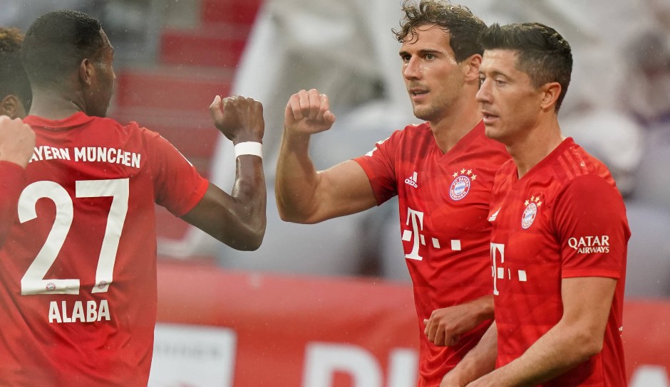 Nachdem die Bayern ihr Angebot für David Alaba zurückgezogen haben, stehen die Zeichen auf Abschied. Der Österreicher könnte ablösefrei im Sommer gehen. Das ist ungewöhnlich bei Stars, doch es gibt prominente Vorgänger. Wir zeigen eine Auswahl.