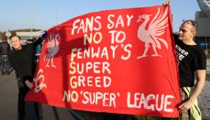 Die Reds-Fans nahmen sich direkt mal das Eigentümer-Konsortium des FC Liverpool, die Fenway Sports Group, vor. Die Abkürzung FSG steht hier nur noch für "Fenway's Super Greed", also Fenways Super-Gier.