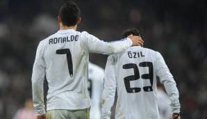 CRISTIANO RONALDO: "Ich bin verdammt sauer über seinen Abgang", sagte CR7, als Özil an die Gunners verkauft wurde. Kein Wunder. Özil legte Ronaldo 31 Tore auf.