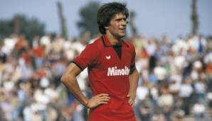 2. Das Heimtrikot von Eintracht Frankfurt der Saison 1978/79 von Erima (Im Bild: Werner Lorant). Preis: 403 Euro.