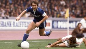 BUNDESLIGA-TRIKOTS: Das Heimtrikot von Schalke 04 von 1978 bis 1979 von Erima. Preis: 230 Euro.