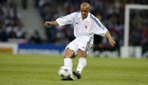 ROBERTO CARLOS GEGEN IVAN ZAMORANO | Auf den ersten Blick war dieser Transfer 1996 für Real Madrid ein schlechter. Zamorano hatte die Königlichen noch ein Jahr zuvor mit 28 Toren zum LaLiga-Titel geschossen, war dann aber hinter Raul zurückgefallen.