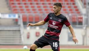 ADAM GNEZDA CERIN: Der Mittelfeldspieler vom 1. FC Nürnberg schließt sich Panathinaikos Athen an. Das gab der griechische Verein offiziell bekannt. Der 22-Jährige unterschreibt einen Vertrag bis 2026.