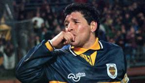 DIEGO ARMANDO MARADONA - Independiente: Der ehemalige Weltklasse-Fußballer war ein bekennender Fan von Club Atletico Independiente, einem Vorort-Verein von Buenos Aires. Später trug er das Trikot von Rivale Boca Juniors seiner Familie zuliebe.