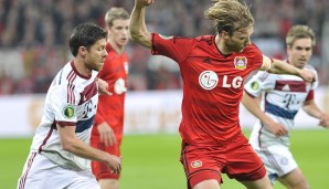 Einst Gegner, nun gemeinsam bei Bayer Leverkusen: Simon Rolfes (r.) und Xabi Alonso