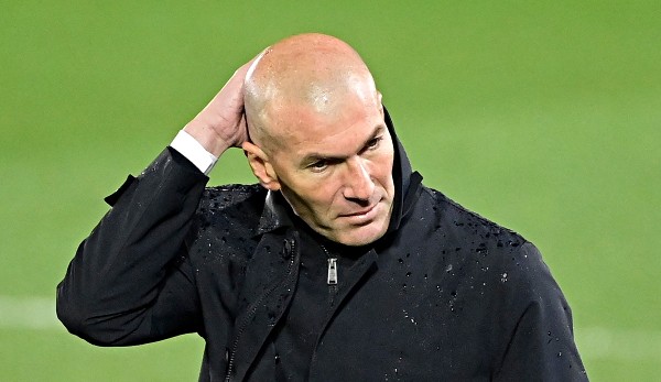 Frankreichs Verbandspräsident Noël Le Graët hofft auf eine Vertragsverlängerung mit Nationaltrainer Didier Deschamps und hat gleichzeitig eine Einigung mit Zinédine Zidane dementiert.