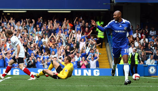 Nicolas Anelka (r.) erzielte für den FC Chelsea in 54 Premier-League-Spielen 22 Tore