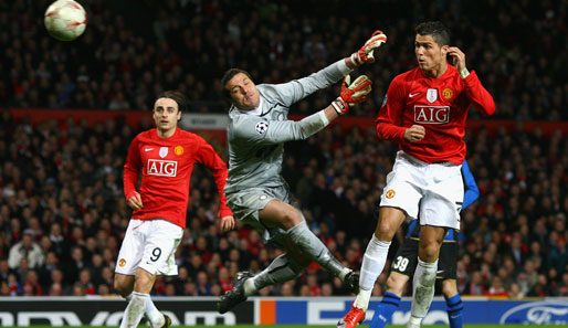 Könnte womöglich bald die Seiten wechseln: Inters Julio Cesar (2.v.l.), umworben von United