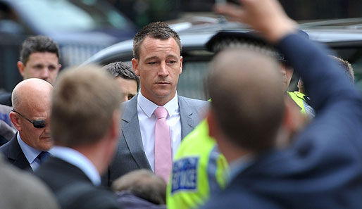 John Terry (M.) soll Rio Ferdinands Bruder Anton rassistisch beleidigt haben