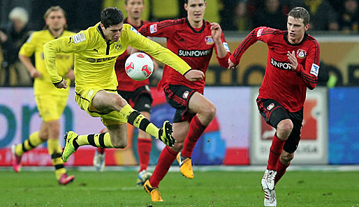 Robert Lewandowski (l.) und Lars Bender (r.) sollen das Arsenal-Interesse geweckt haben