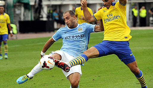 Pablo Zabaleta (l.) ist eine der wenigen Konstanten im Team von Manchester City