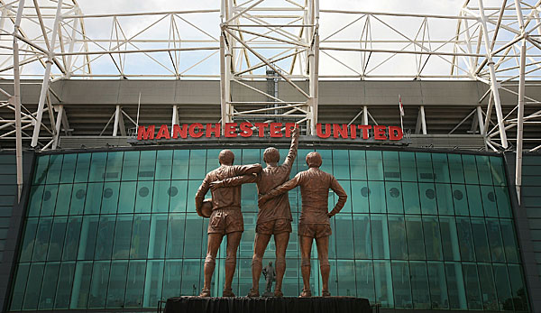 Die Statue der Holy Trinity vor dem Old Trafford: George Best, Bobby Charlton und Denis Law.