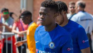 Daishawn Redan (FC Chelsea), Mittelstürmer, 17 Jahre: 2017/18 schoss er in 26 Pflichtspielen für Jugendteams der Blues 17 Tore. Für die U17 der Elftal erzielte er gar 20 Tore in 25 Spielen. Mehr Tore erzielte noch nie ein Niederländer dieser Altersstufe.